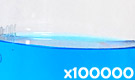 「食用青色1号 ブリリアントブルー」の水溶希釈例（100000倍）